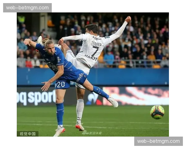 镜头追踪:看雷恩前锋如何通过无球跑动拉扯特鲁瓦后防线 镜头追踪:看雷恩前锋如何通过无球跑动拉扯特鲁瓦后防线