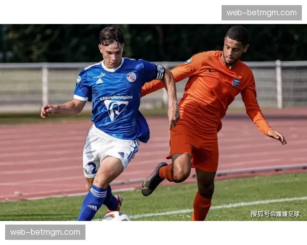 战术复盘：兰斯如何通过高压逼抢从洛里昂身上带走三分