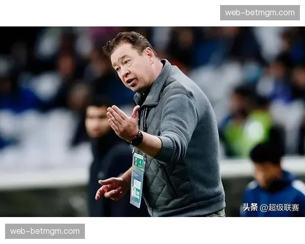 上海申花主教练斯卢茨基谈争冠形势：我们专注自身，不去看竞争对手的比赛